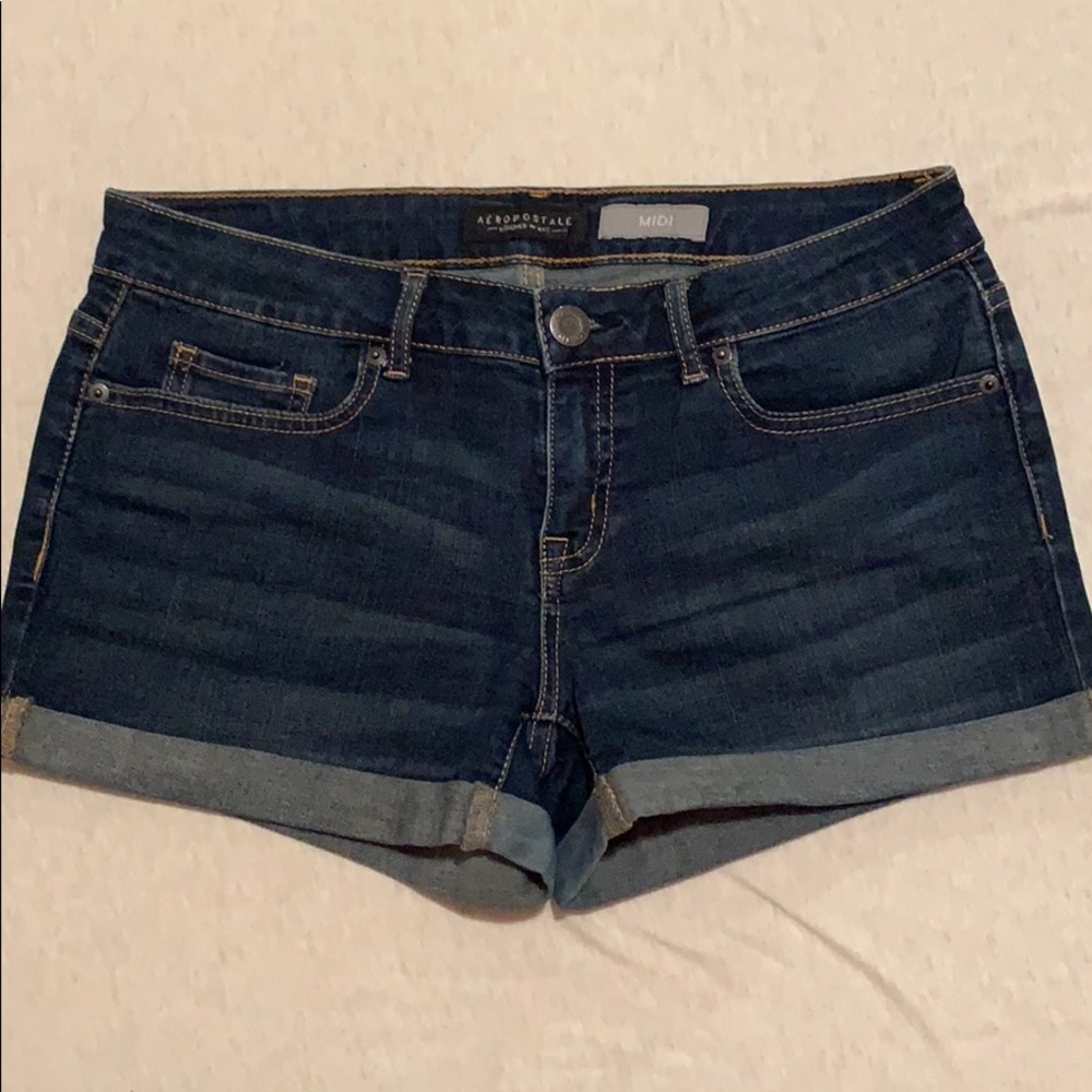 Dark jean shorts.